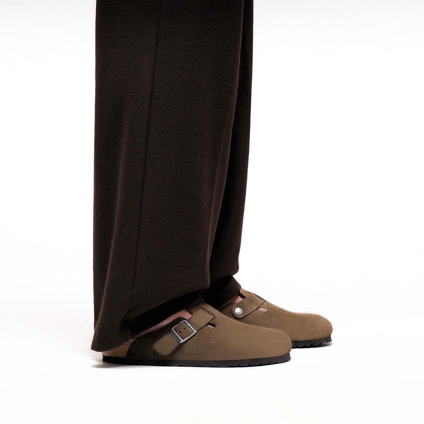 BOSTON SOFT FOOTBED DARK TEA TONAL SUEDE LEATHER